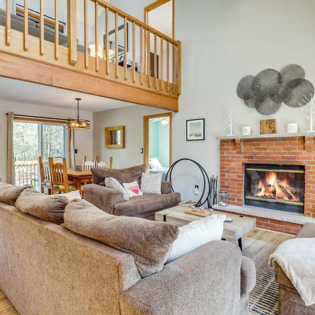 Poconos Home With Private Spa And Fire Pit Long Pond Ngoại thất bức ảnh