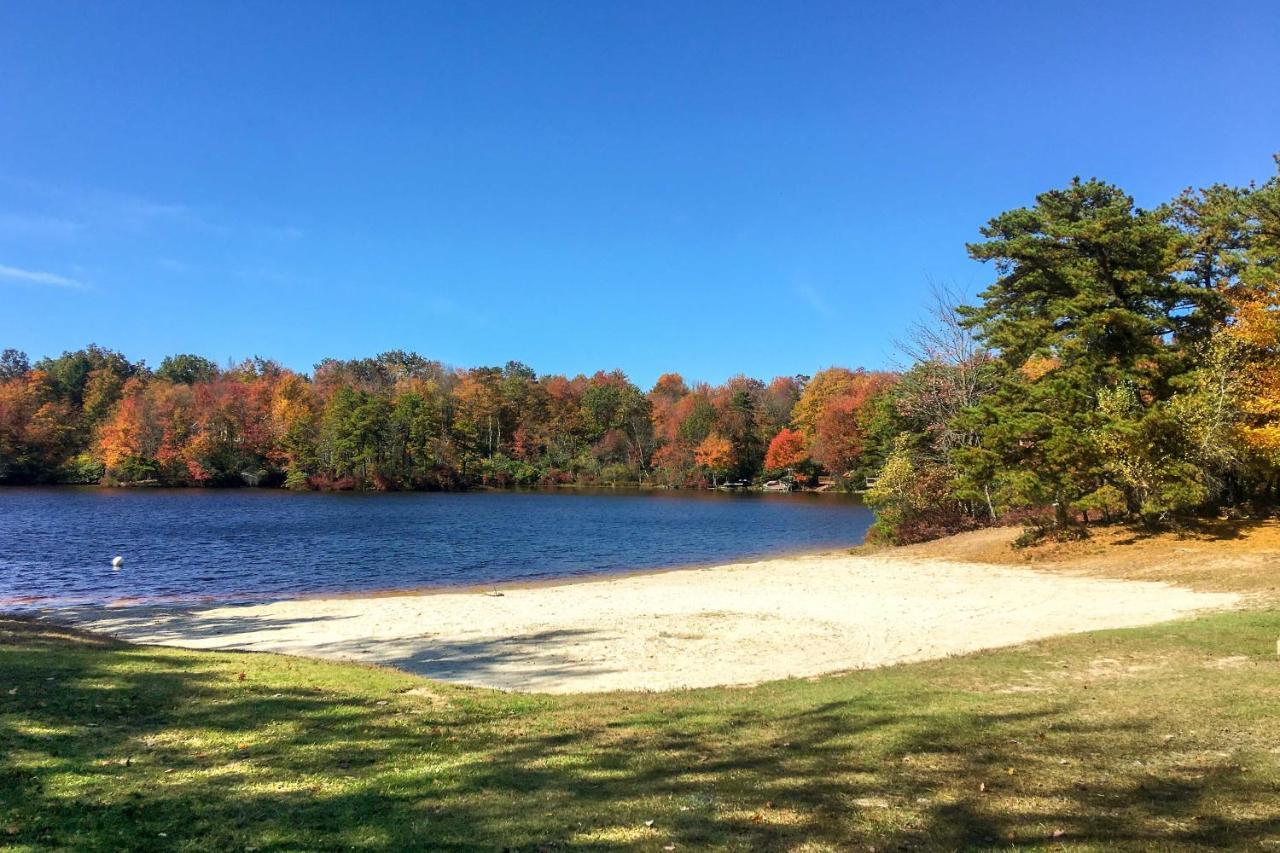 Poconos Home With Private Spa And Fire Pit Long Pond Ngoại thất bức ảnh