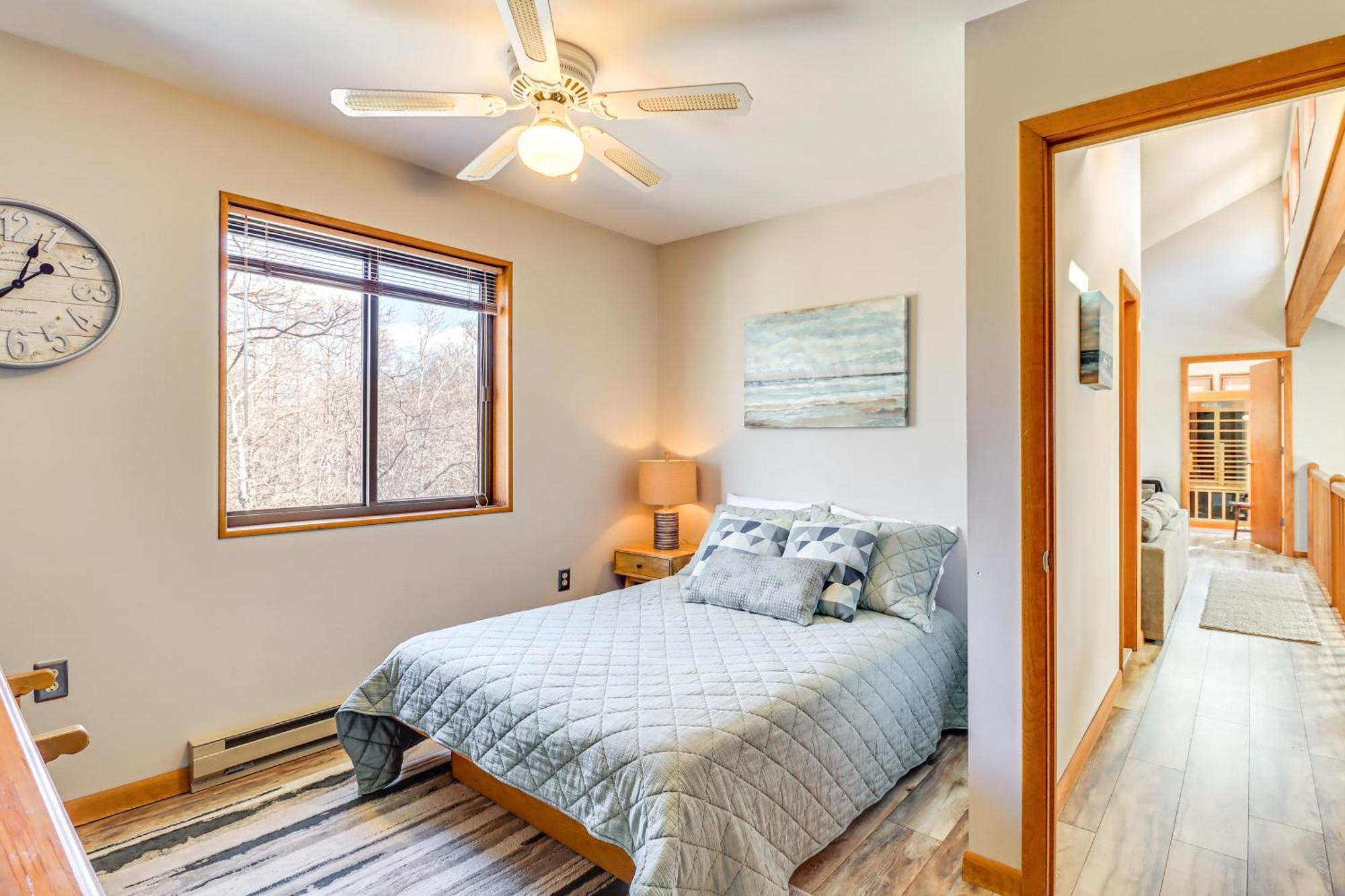 Poconos Home With Private Spa And Fire Pit Long Pond Ngoại thất bức ảnh