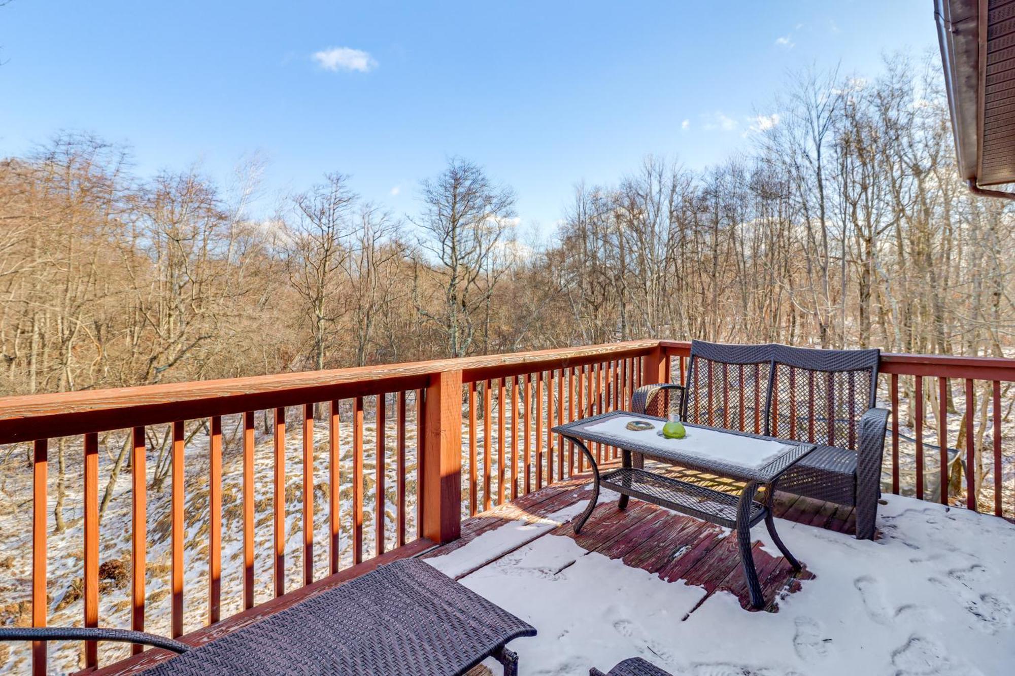 Poconos Home With Private Spa And Fire Pit Long Pond Ngoại thất bức ảnh